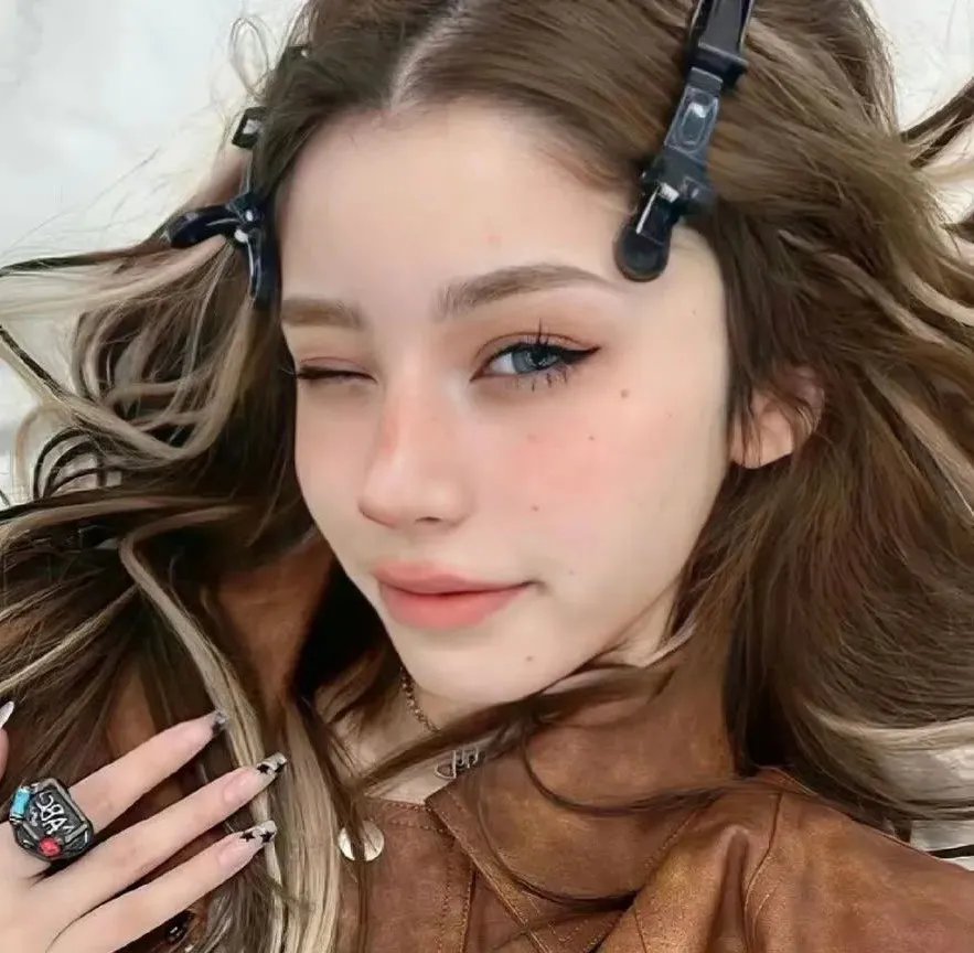 夜色中的她